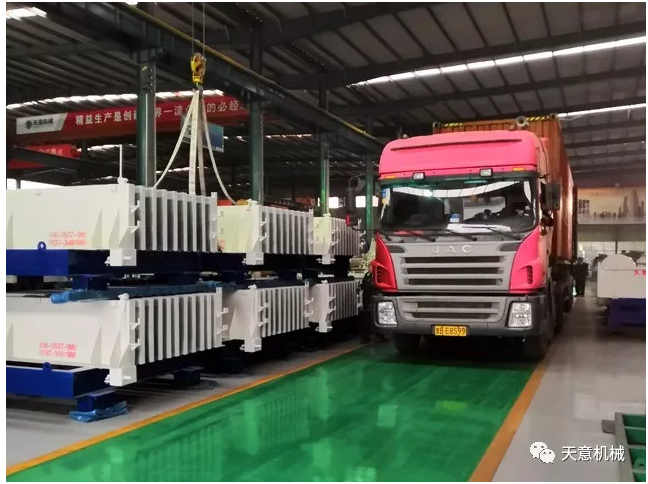 天意機(jī)械為柬埔寨客戶加工生產(chǎn)年產(chǎn)80萬平方輕質(zhì)墻板生產(chǎn)線成功裝車啟運！