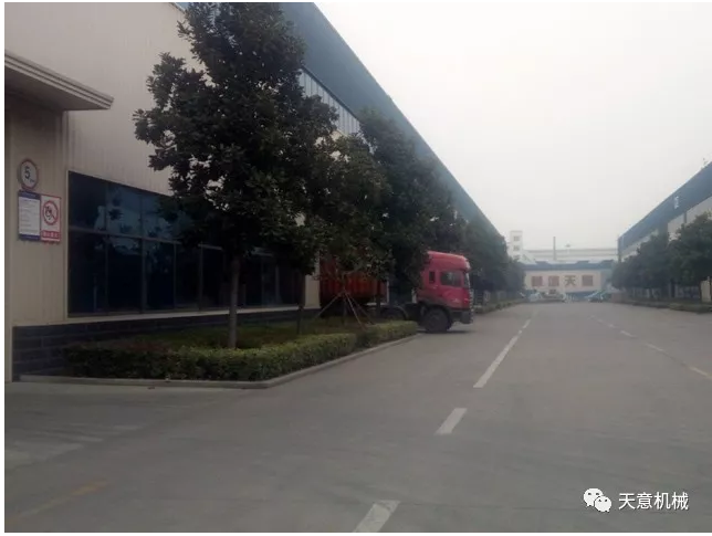 天意機(jī)械為柬埔寨客戶加工生產(chǎn)年產(chǎn)80萬平方輕質(zhì)墻板生產(chǎn)線成功裝車啟運！